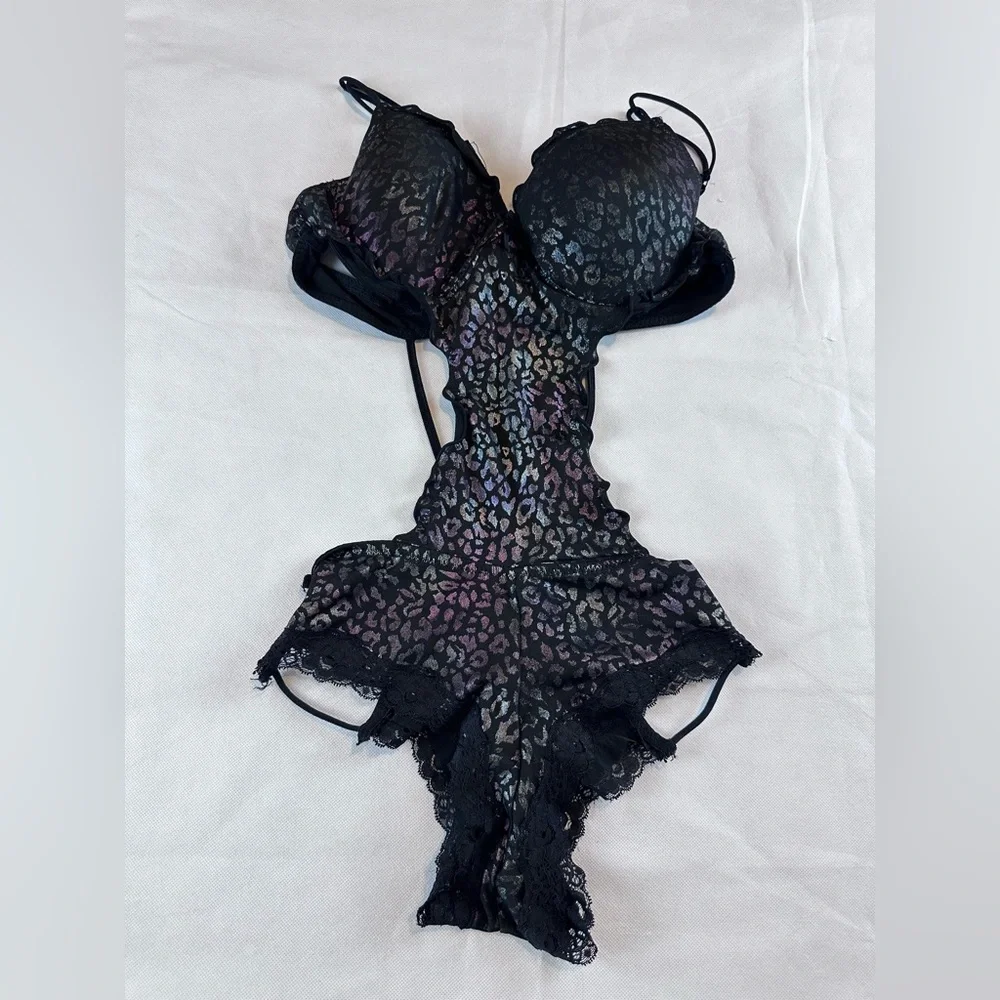 Vanilla Intimates‎ Shimmer Leopard Cutout Teddy Bodysuit – Size L